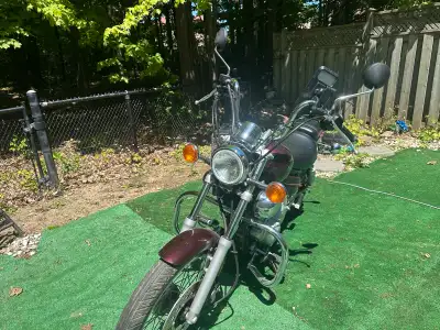 Looking for a nice ride to start your biking adventure? This Yamaha V Star 250 CC is the perfect sta...