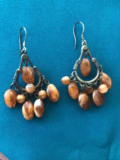 Cute Stampede accent. Glendale SW area. AVAILABLE as long as ad is running, thank you