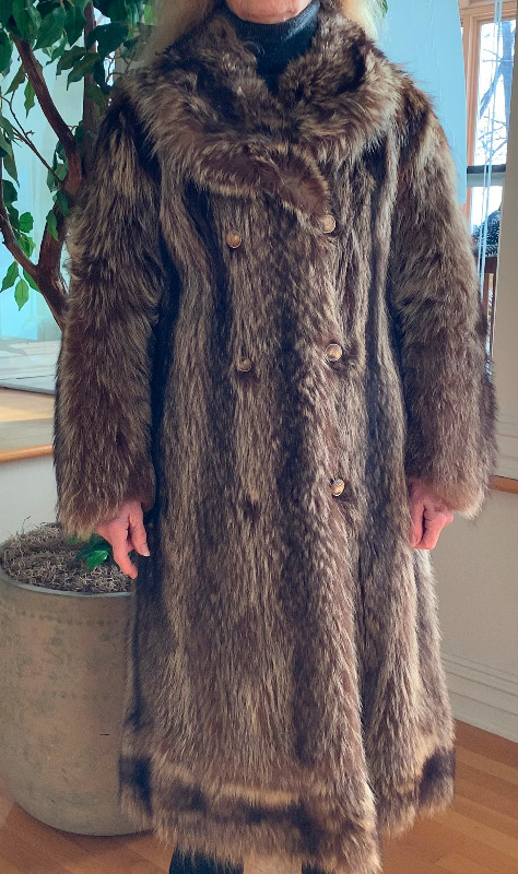 Manteau de chat sauvage unisexe dans Femmes - Hauts et vêtements d'extérieur  à Laval/Rive Nord