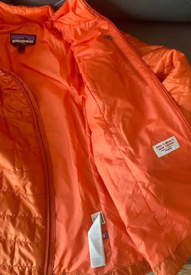 Patagonia Nano Puff Women’s L - free shipping in Women's - Tops & Outerwear in St. Albert - Image 4