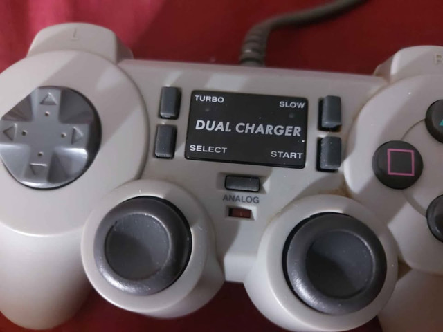 Beamscope Dual Charger Controller for Sony Playstation 1 and 2 P dans Consoles classiques  à Longueuil/Rive Sud - Image 2