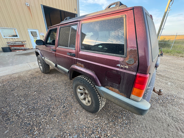 2000 jeep Cherokee  in Cars & Trucks in Red Deer - Image 3