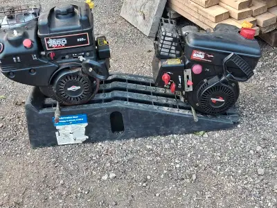 Good running 6hp Tecumseh OHV & 8hp Briggs & Stratton OHV horizontal-shaft *snowblower engines, with...