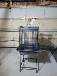 Birdcage suitable for small/mid-sized parrot - great condition