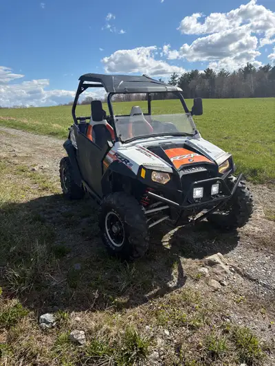 Polaris RZR 800 ranger sport 2012 10400 km Moteur refait Freins neuf aux 4 roues En très bonne condi...