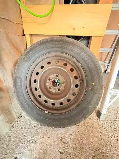 A set of 4 MotoMaster Hydra Edge Tire for Passenger. Size: P215/65R16 98H. Like new, used less than...