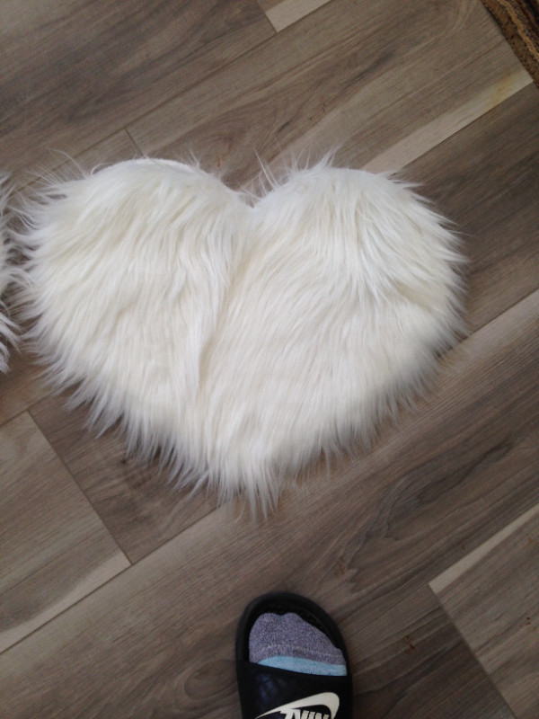 2 brand new small heart shaped rugs $5 each in Home Décor & Accents in City of Halifax - Image 2