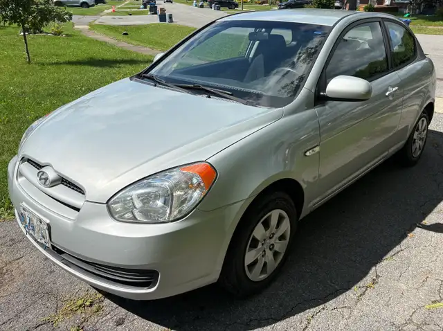 2011 Hyundai Accent Hatchback Manual transmission 