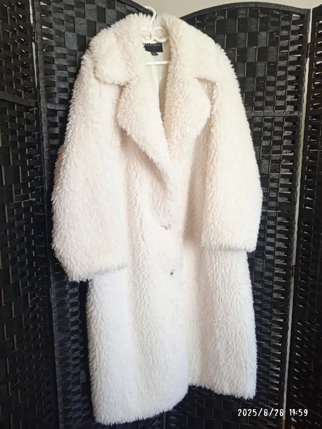 BERNARDO Modern Cloud Faux Fur Coat in Women's - Tops & Outerwear in Winnipeg - Image 2