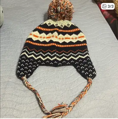Aritzia Knit pom pom hat, View more
