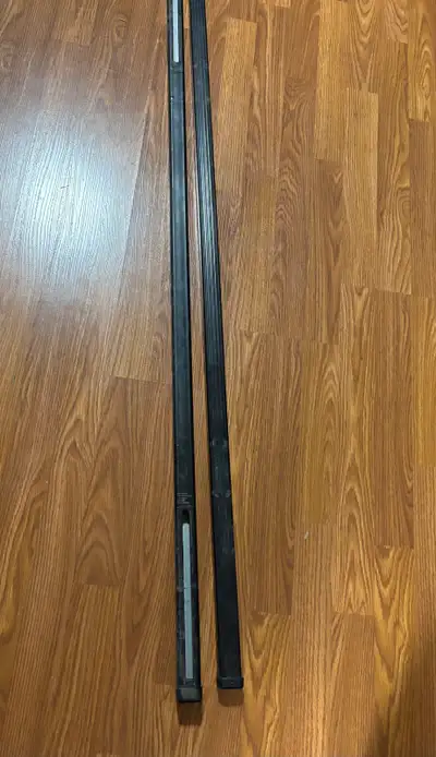 Selling a Thule Probar Evo 54" roof rack load bar, designed easy accessory mounting. This is a used...