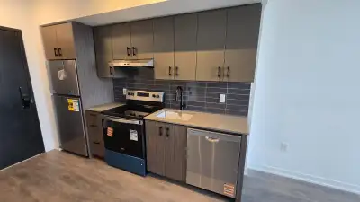 Move in today in to a brand new 1 bedroom condo conveniently located at Appleby Line near the 407. B...