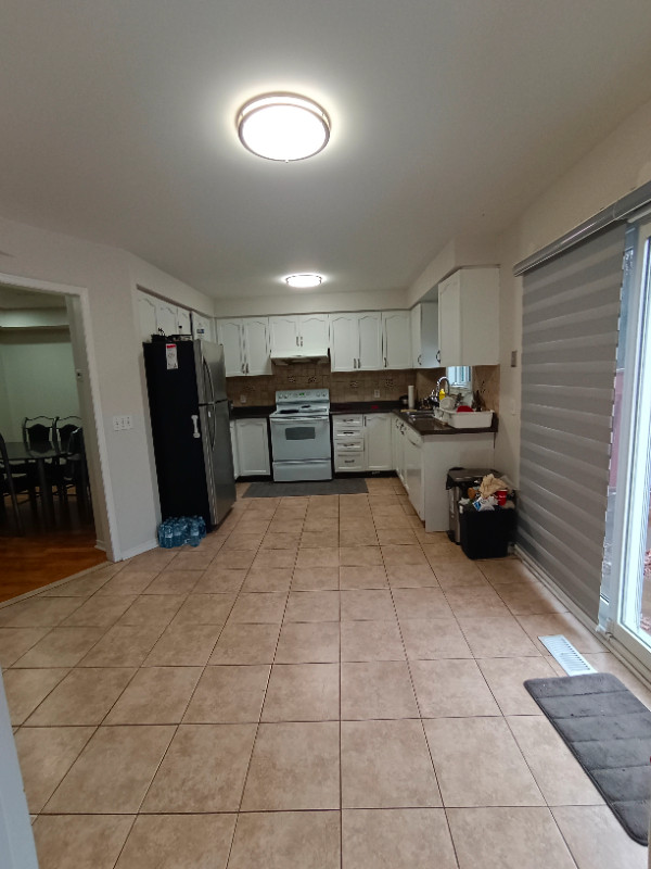 Room for rent on main floor in brampton (Female only) in Room Rentals & Roommates in Mississauga / Peel Region - Image 4