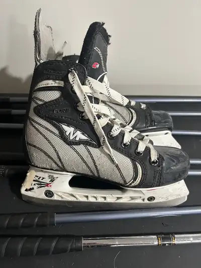kids hockey skates size 3.5, View more