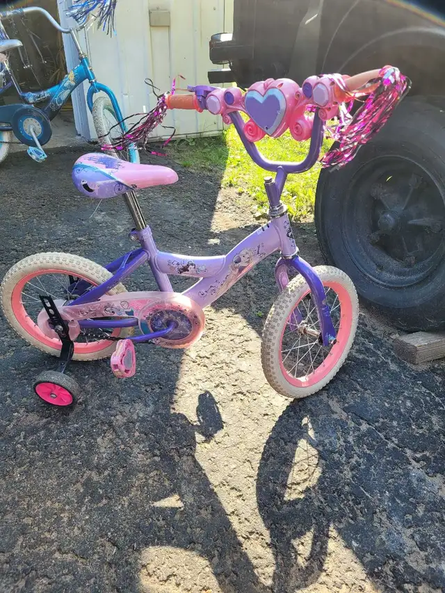 Bicycle enfant 12p in Kids in Laval / North Shore - Image 3