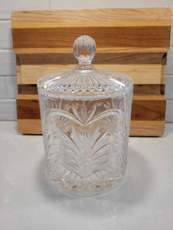 Pot verre taillé / Crystal jar in Kitchen & Dining Wares in Gatineau