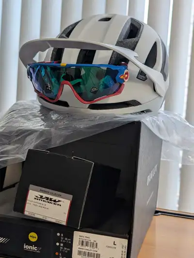 Oakley Jawbreaker Sunglasses & Helmet, View more