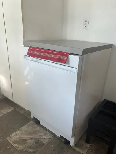 Portable dishwasher with 2 years left on extended warranty.