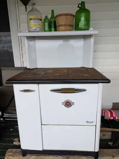 Working condition old-fashioned cook stove Great for a camp