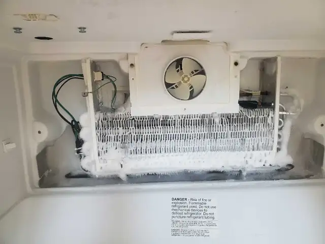 appliance repair - fridge repair with cooling issue in Refrigerators in Oakville / Halton Region - Image 2