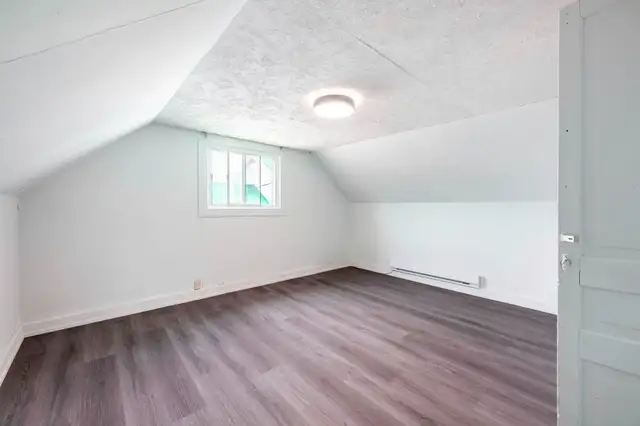 RETAIL/COMMERCIAL PROPERTY FOR LEASE in Commercial & Office Space for Rent in Oakville / Halton Region - Image 6