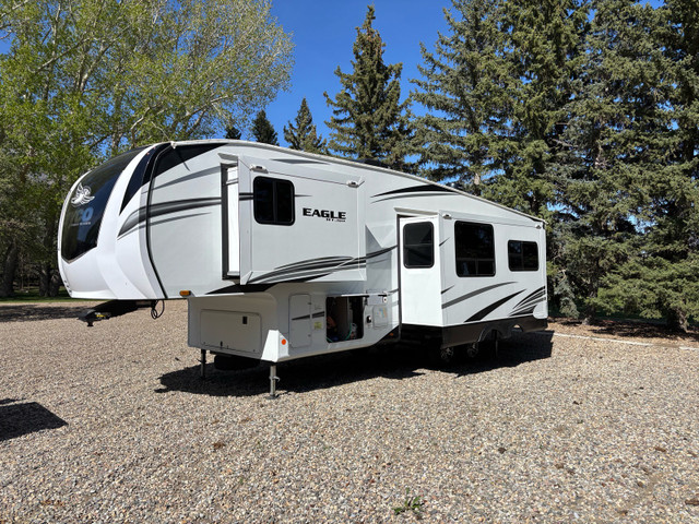 5th wheel travel trailer in Travel Trailers & Campers in Lethbridge