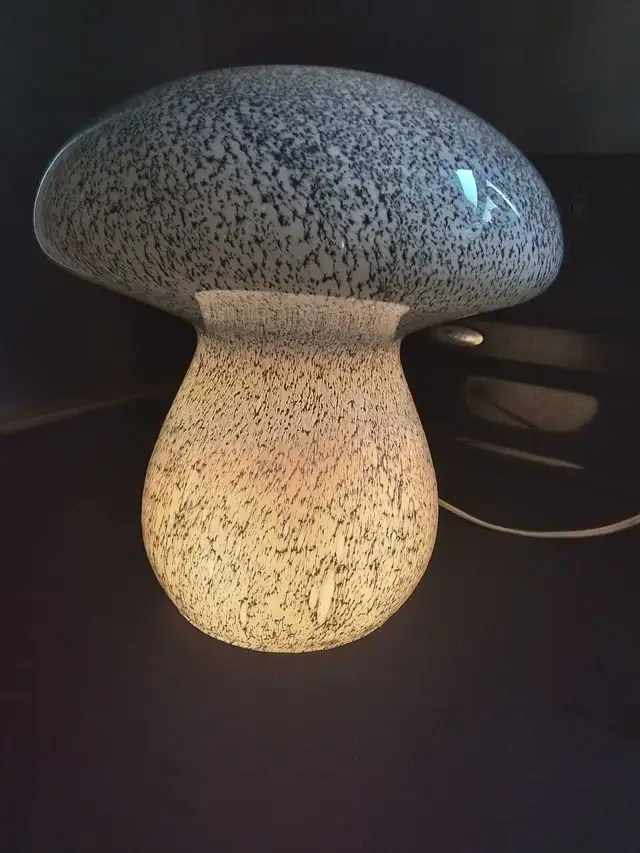 Vintage Murano Art Glass Mushroom Lamp 10.5 "D & 11.25 "H in Indoor Lighting & Fans in City of Toronto - Image 9