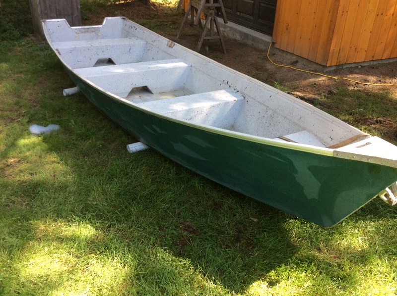 CHALOUPE EN FIBRE DE VERRE DE