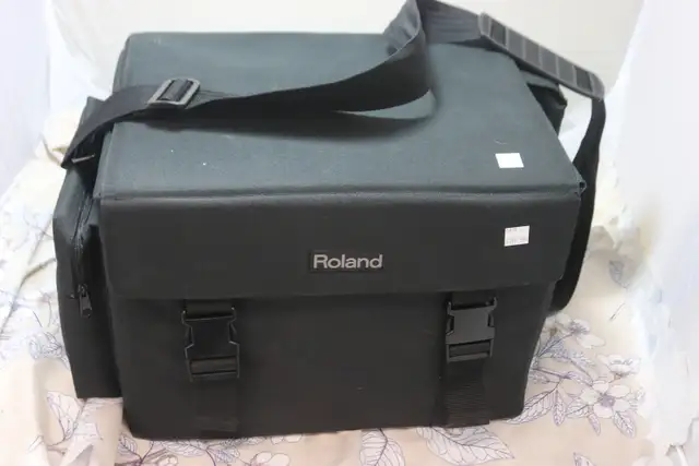 Roland AC-60 – Acoustic Chorus Guitar Amplifier W/ Carry (#6270) in Amps & Pedals in City of Halifax - Image 3