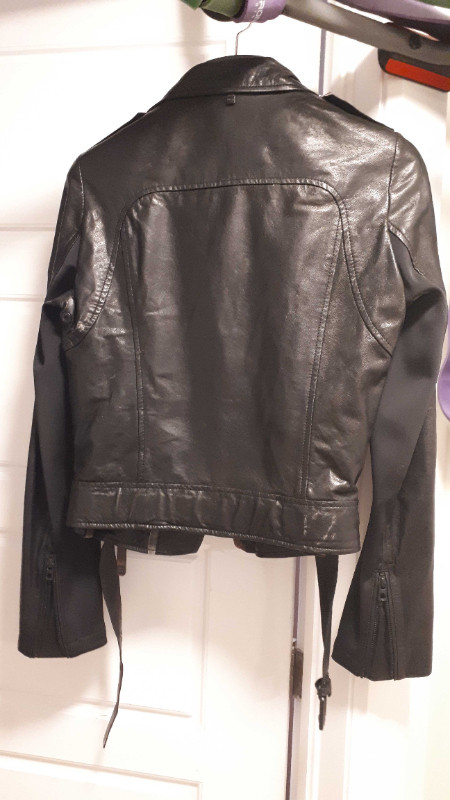 Manteau en cuir véritable Rudsak, Taille S-M, neuf jamais porté! dans Femmes - Hauts et vêtements d'extérieur  à Ville de Montréal - Image 2