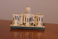 United States Capitol Building Figurine