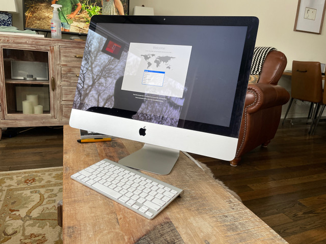 iMac, apple Magic Keyboard, & extended keyboard in Desktop Computers in Edmonton