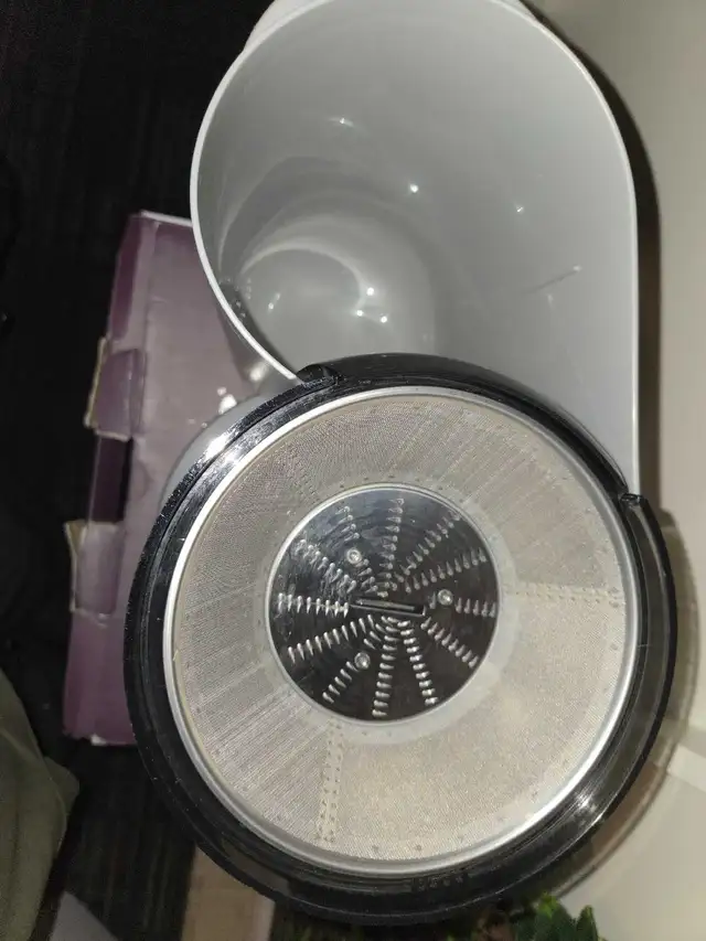 Breville Juicer in Processors, Blenders & Juicers in City of Toronto - Image 4