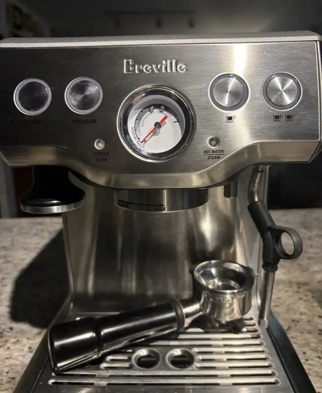 Breville Espresso Machine with Infuser (BES840XL) in Coffee Makers in Downtown-West End - Image 2