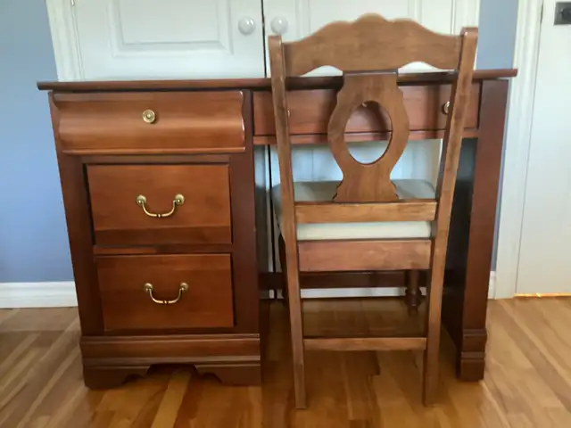 Lit simple bateau commode bureau bibliothèque chaise in Beds & Mattresses in Laval / North Shore - Image 9