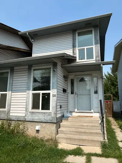 3 bedroom 2 washroom house for rent in whitehorn