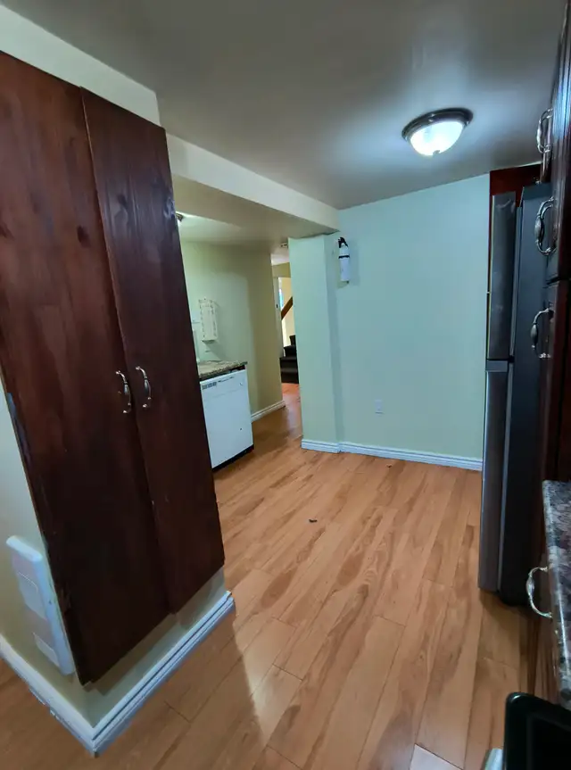 Grand 6-1/2 sur 2 étages, 2 salles de bain dans Parc-Extention in Long Term Rentals in City of Montréal - Image 13