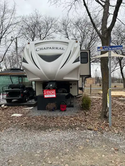 Fifth wheel 2017 coachmen chaparral 336tsik très propre présentement au camping à sorel. Elle a deux...