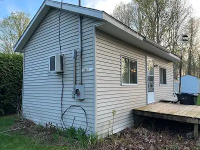 Je vends une charmante petite maison d'une chambre et une salle de bain, idéale comme chalet ou peti...