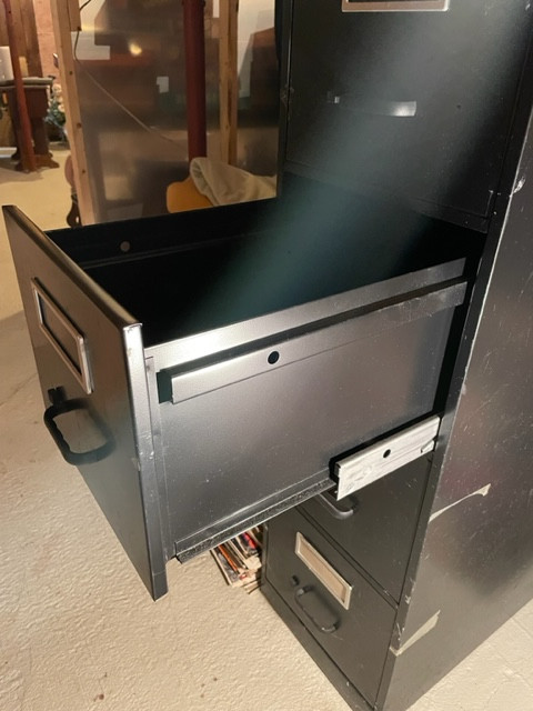 Metal Filing Cabinet (2 for sale) in Other in Gatineau - Image 2