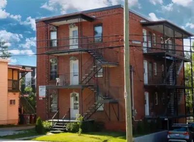 A LOUER 4 1/2 1185 et 1187 galt o SHERBROOKE