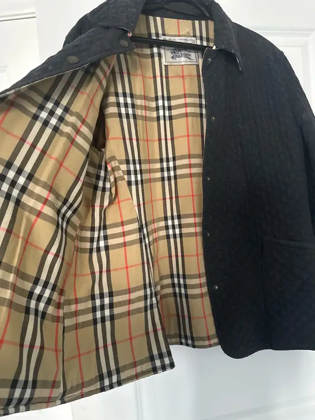 Ladies authentic vintage  Burberry jacket in Women's - Tops & Outerwear in Mississauga / Peel Region - Image 3