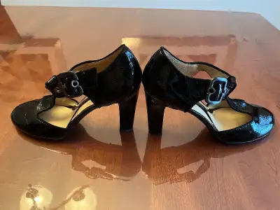 Black shoes (patent high heels), View more
