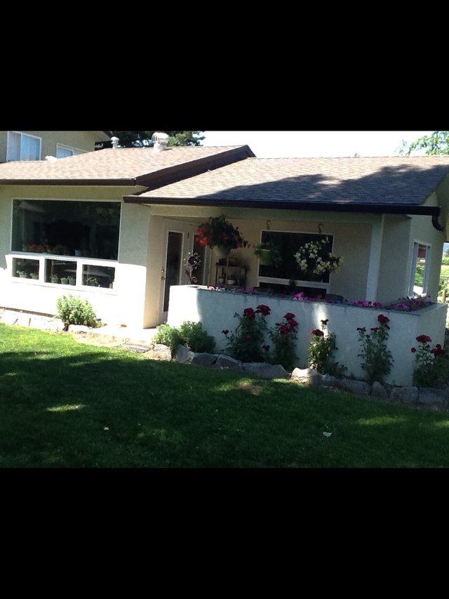 2 Bedroom and 1.5 Bathroom Semi-detached House in Long Term Rentals in Penticton - Image 2