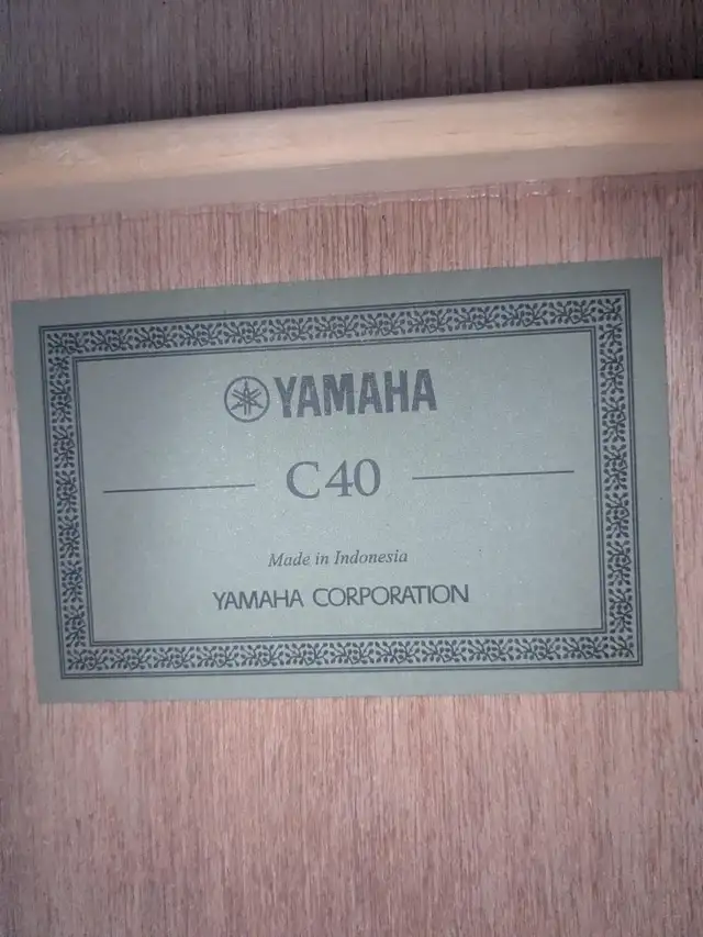 C40 guitar YAMAHA in Guitars in City of Montréal - Image 3