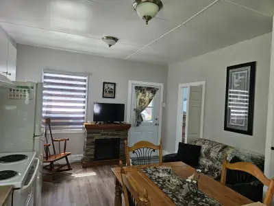 Profitez d'un séjour mensuel dans ce cozy petit chalet situé juste à l'extérieur du village de Rawdo...
