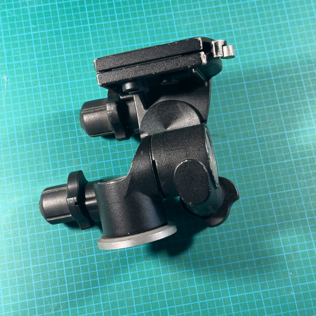 Manfrotto 410 Geared Tripod Head in Cameras & Camcorders in Mississauga / Peel Region - Image 2