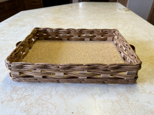 Vintage Pyrex Wicker Serving Tray, for Lasagne Pan in Kitchen & Dining Wares in Winnipeg - Image 2
