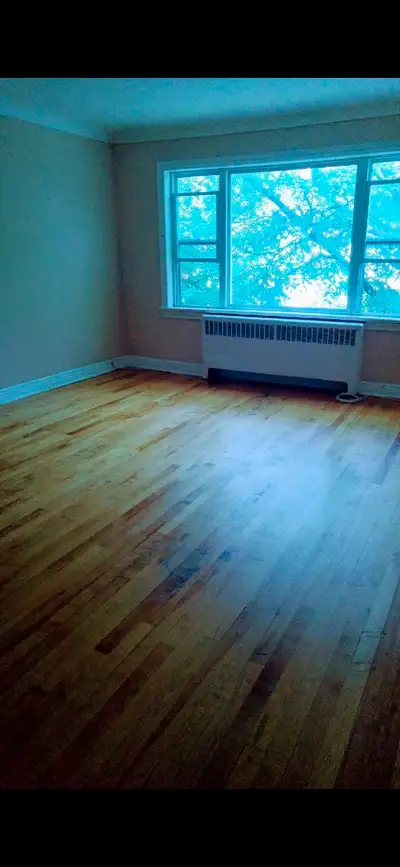 This private room for rent offers its own entrance, providing added privacy and convenience. The roo...