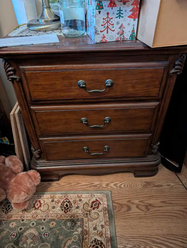 Bedroom Set in Dressers & Wardrobes in Calgary - Image 5